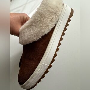 Blonde Nordstrom women clogs size 6.5M brown suede leather with cream border